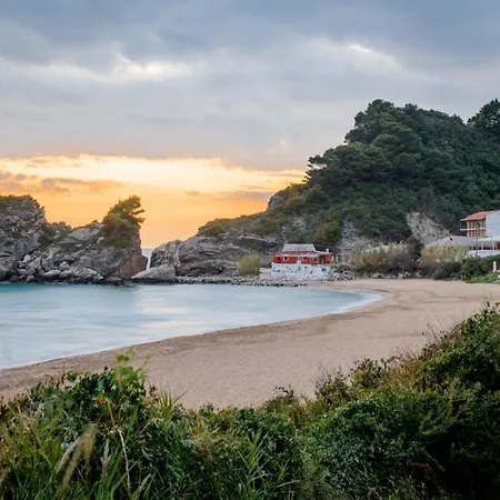 Tolis Aparts Πέλεκας